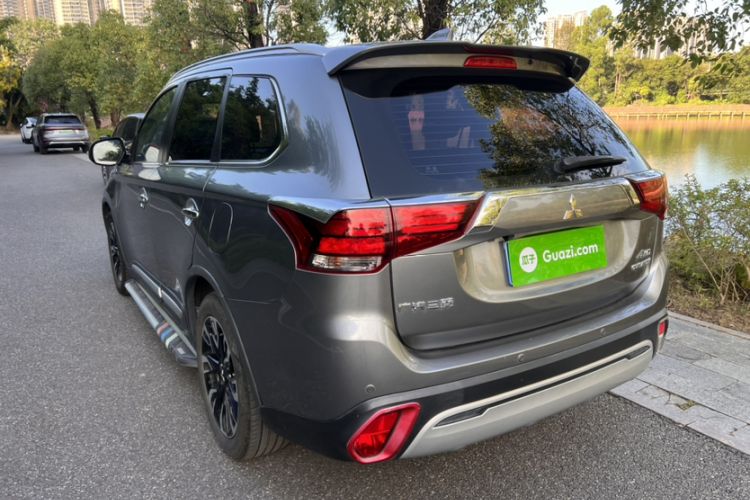 Used Mitsubishi Outlander 2019 2.4L 4x4 Zhi Xiang Edition 5 Seats China VI Standard
