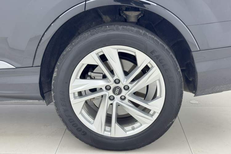 Used Audi Q7 2023 45 TFSI quattro S line Sport model