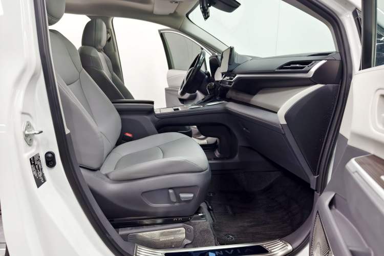 Used Toyota Granvia 2024 2.5L Hybrid Comfort Edition