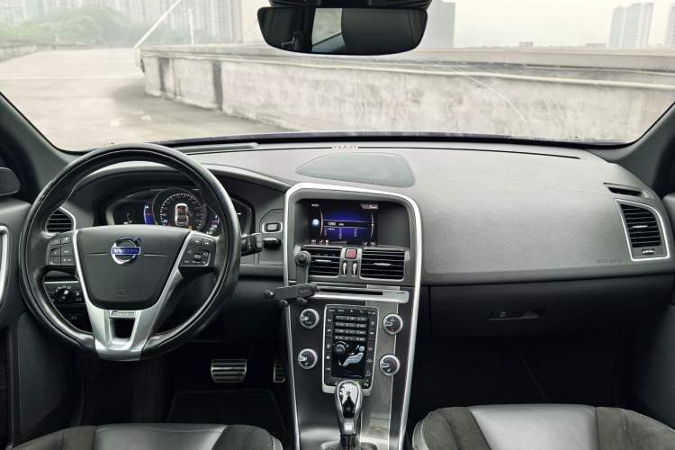 Used Volvo XC60 2017 T5 AWD Personalized Sport Upgrade Edition