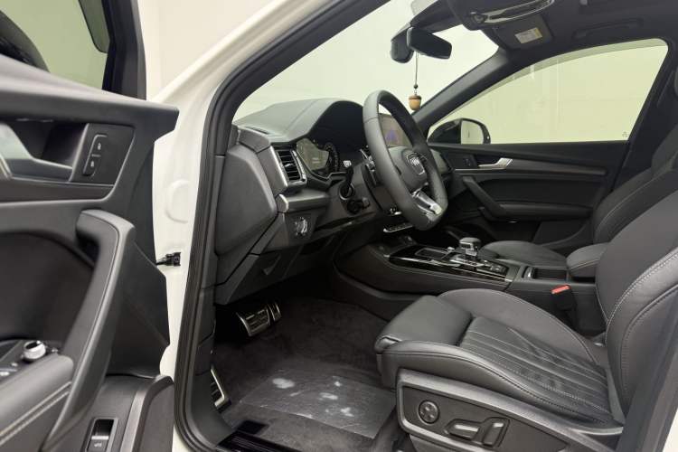 Used Audi Q5L 2023 40T Luxury Dynamic Model Left Front Seat