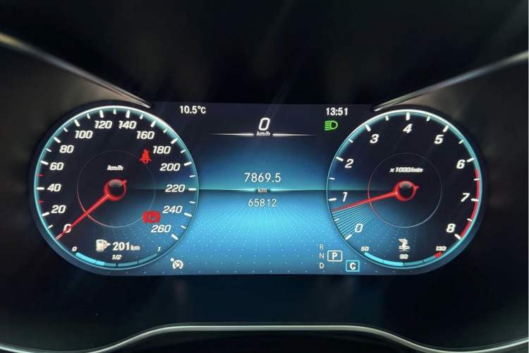 Used Mercedes-Benz GLC 2022 Refreshed GLC 260 L 4MATIC Dynamic Edition Odometer Close Up