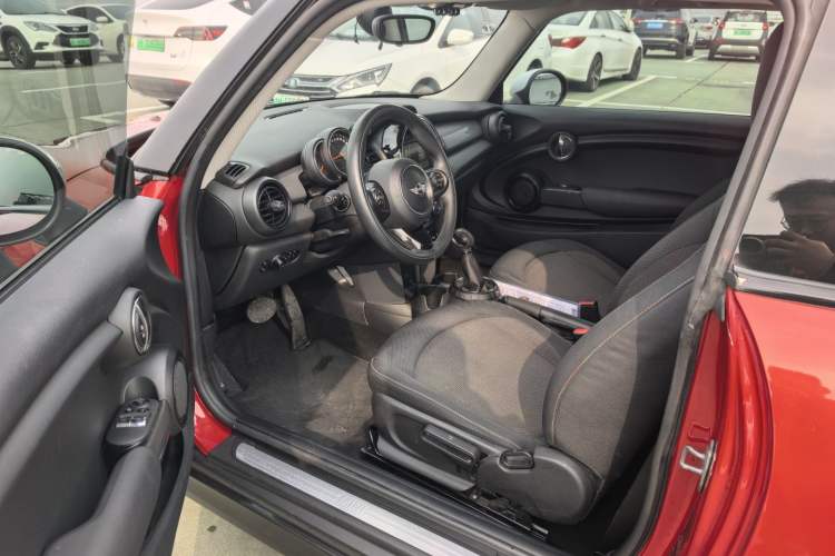 Used MINI MINI 2014 1.5T COOPER Fun
