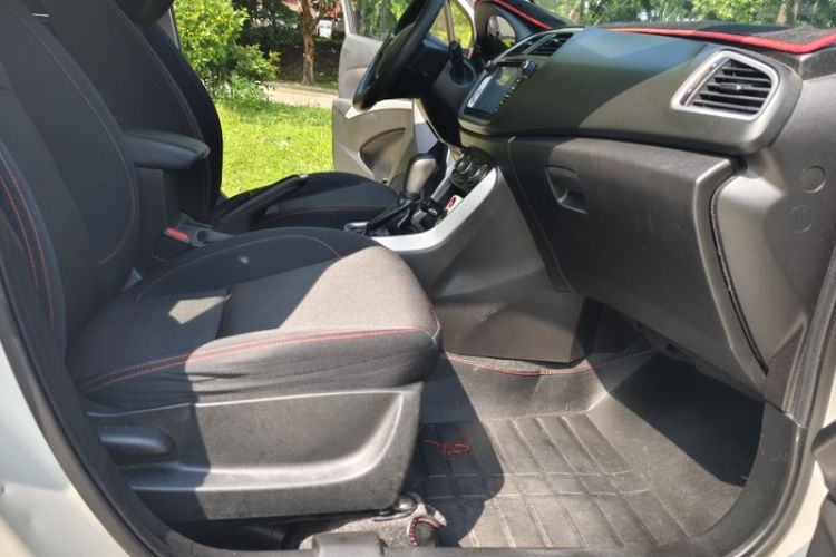 Used Suzuki S-Cross 2014 1.6L CVT Two-Wheel Drive Entry Model