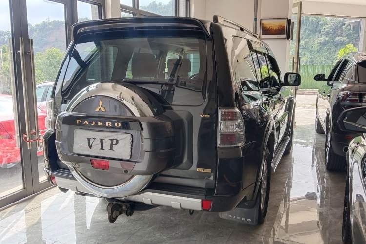Used Mitsubishi Pajero 2015 3.0L Automatic Elite Plus Version China V Standard Exterior 3