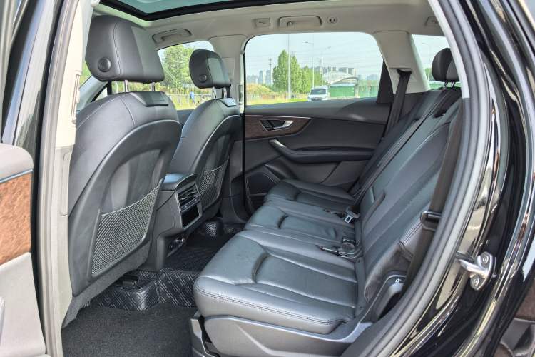 Used Audi Q7 2023 55 TFSI quattro S line Sport Edition Interior 7