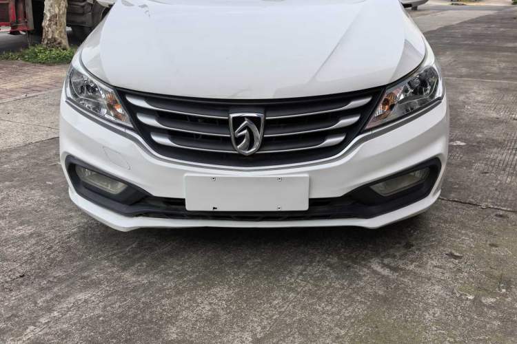Used Baojun 310 2016 1.2L manual Comfort trim level
