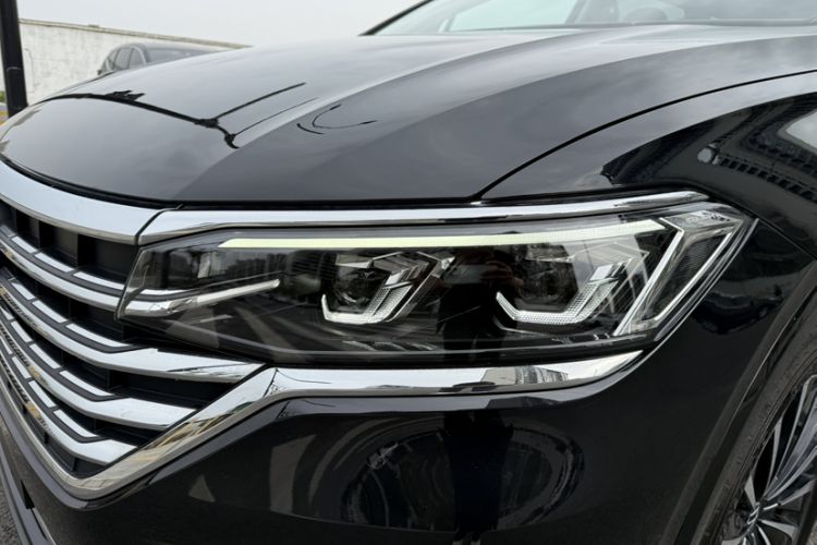 Used Volkswagen Viloran 2024 380TSI Premium Edition Exterior 2