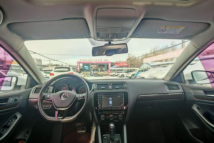 Used Volkswagen Sagitar 2015 230TSI Automatic Luxury Model