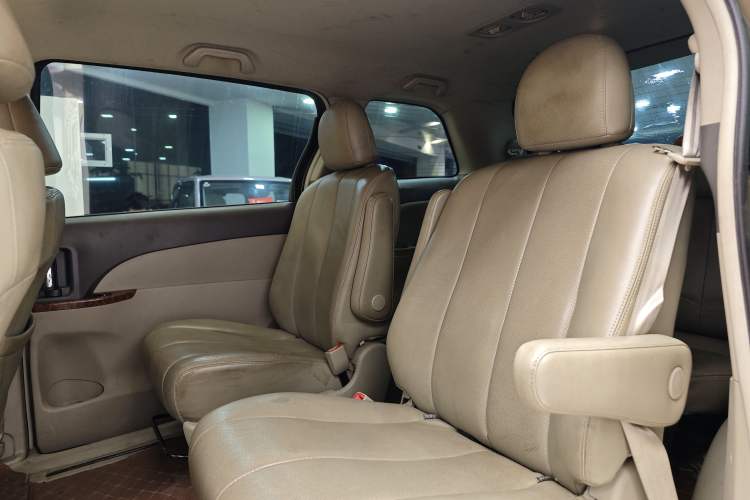 Used BYD M6 2013 2.4L Automatic Luxury Model
