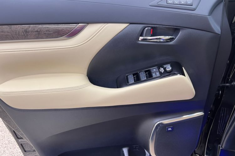 Used Toyota Vellfire 2021 Crown Dual-Engine 2.5L HV Prestige Edition
