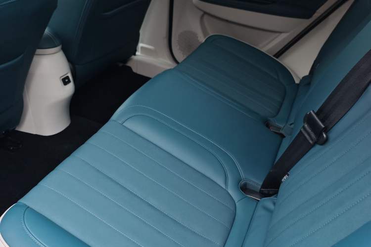 Used ORA Good Cat 2022 Morandi Edition 400km Standard Range Two-Week Young Enjoyment Version Lithium Iron Phosphate