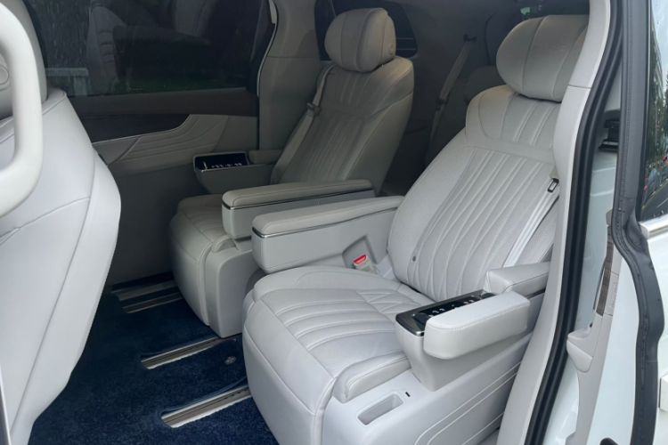 Used Roewe iMAX8 2021 400TGI Supreme Series Prestige Edition
