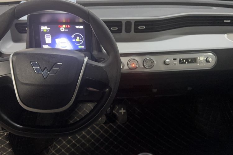 Used Wuling Hongguang MINIEV 2022 Macaron Fashion Model Lithium Iron Phosphate Interior 3