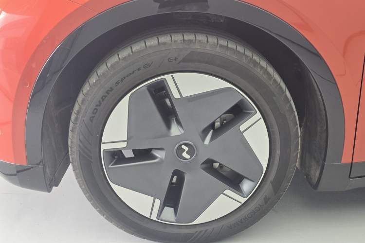 Used ONVO L60 2024 60 kWh All-Wheel Drive