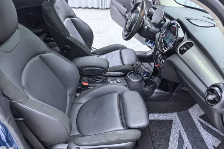 Used MINI MINI 2022 1.5T COOPER Artist
