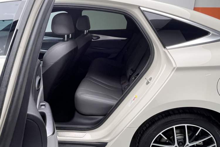 Used BYD Seal 07 DM-i 2025 DM-i 1.5L 125km Luxury Model Interior 2