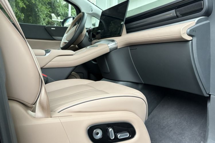 Used XPeng X9 2025 740 Ultra-Long Range Max
