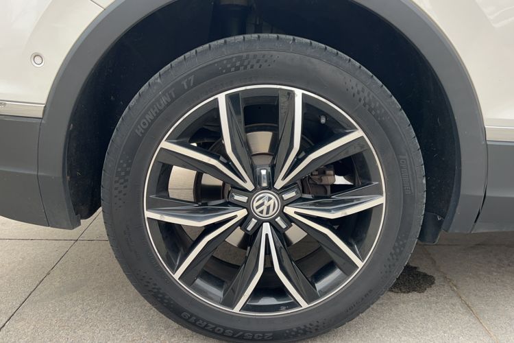 Used Volkswagen Tiguan L 2019 Revised 330TSI Automatic Two-Wheel Drive Smart & Luxury Edition China VI Standard