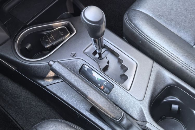 Used Toyota RAV4 2016 2.0L CVT Two-Wheel Drive Fashion Edition China V Standard
