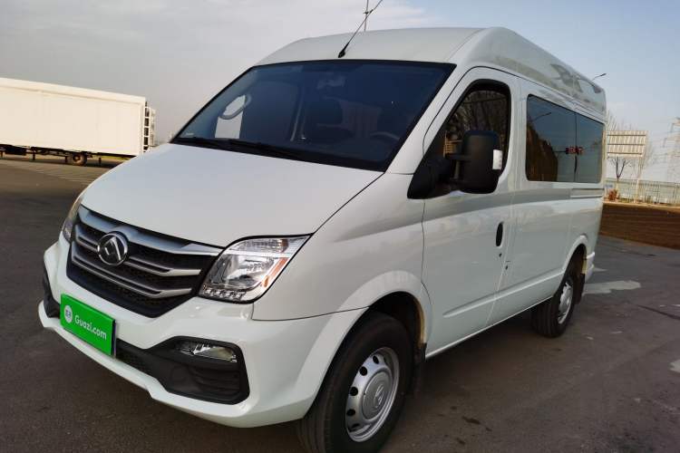 Used SAIC MAXUS Xintu V80 2023 2.0T Manual Classic Aoyuntong Short Wheelbase Mid-Roof 5/6-Seater