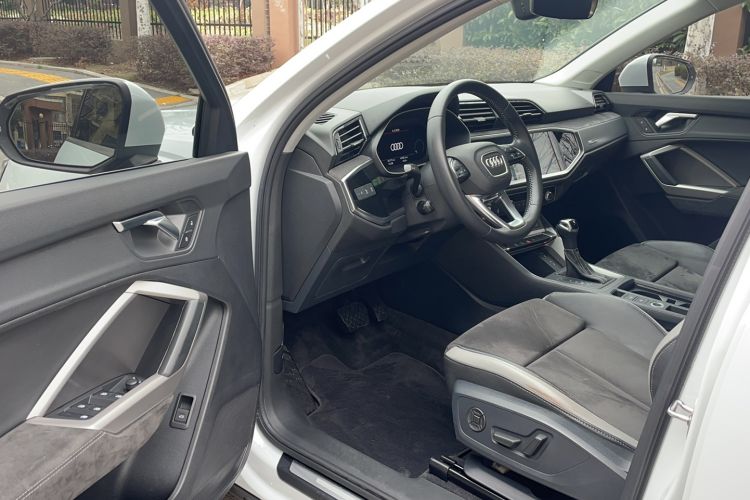 Used Audi Q3 2022 35 TFSI Progressive Dynamic Edition
