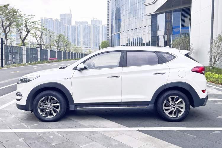 Used Hyundai Tucson 2015 1.6T Dual-Clutch Two-Wheel-Drive Smart Model Roof