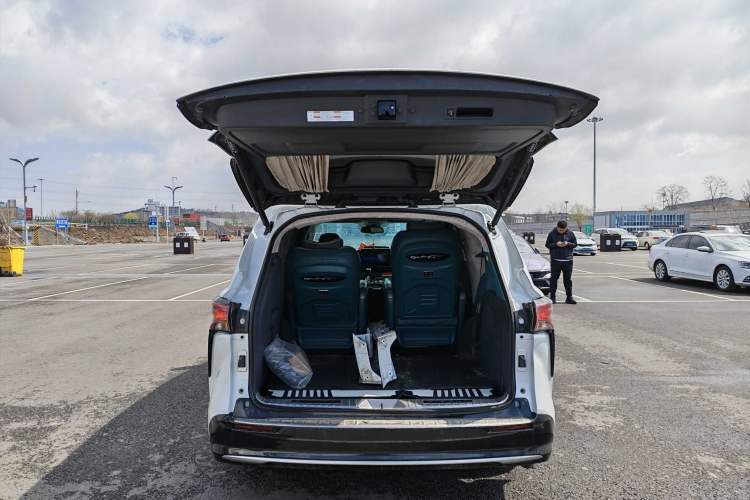 Used Toyota SIENNA 2021 2.5L Hybrid Comfort Edition Interior 4