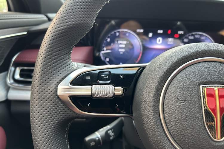 Used Hongqi H5 2025 2.0T Automatic Xuan Ying Edition Interior 9