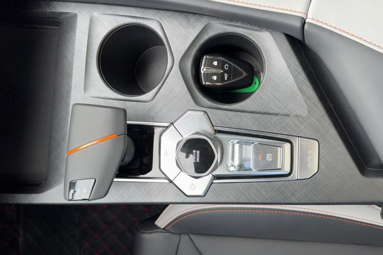 Used CHANGAN UNI-V 2023 1.5T Prestige Model Gear Lever