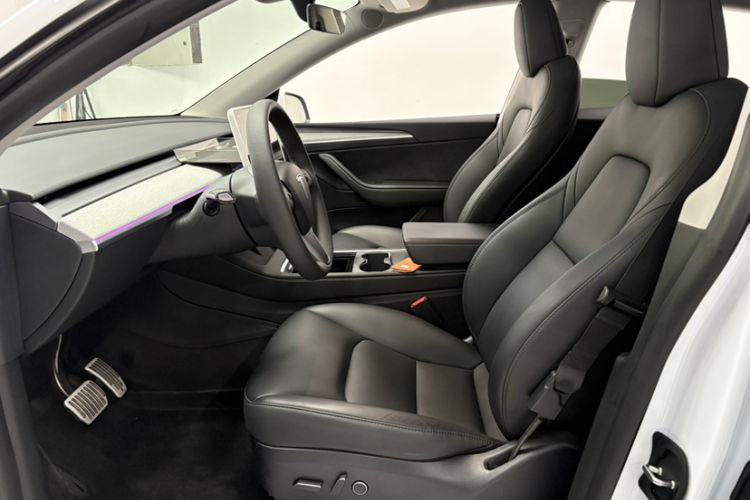 Used Tesla Model Y 2024 Rear-Wheel-Drive Version Interior 2