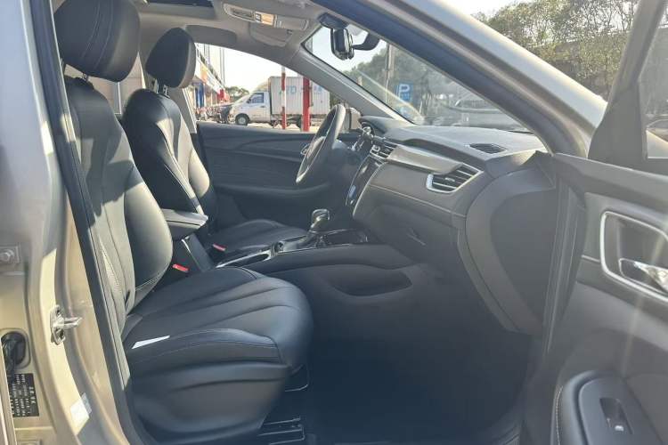 Used Roewe i5 2020 1.5L Automatic 4G Connect Luxury Flagship Edition
