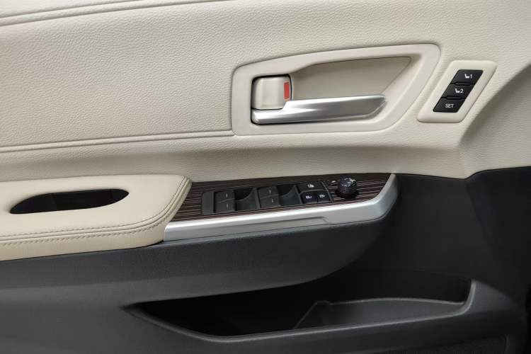 Used Toyota Granvia 2023 2.5L Hybrid Prestige PLUS Edition
