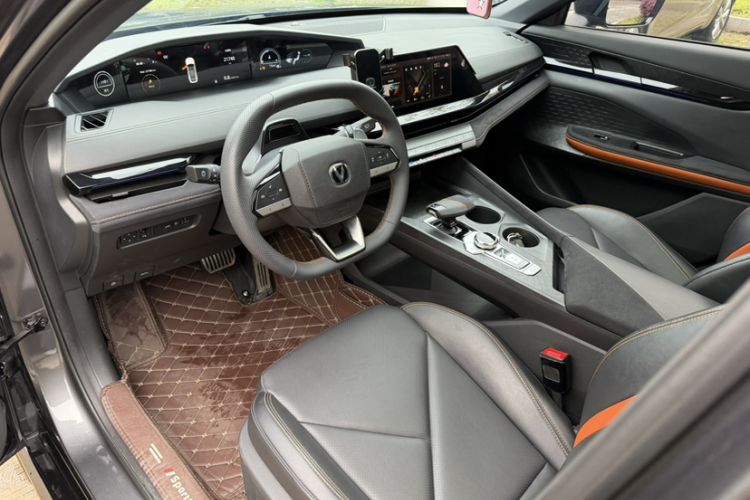 Used CHANGAN UNI-V 2022 1.5T Sport Edition Interior 3