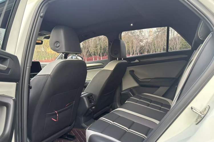 Used Volkswagen T-ROC 2023 300TSI DSG Two-Wheel-Drive Chen Guang Edition