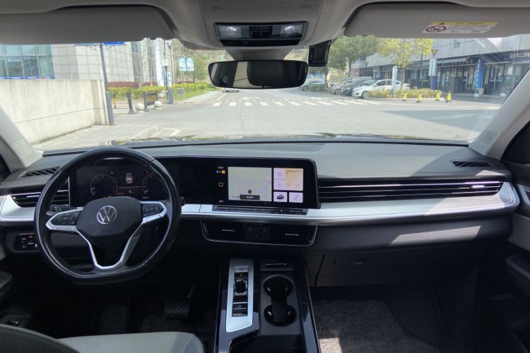 Used Volkswagen Tavendor 2023 330TSI Luxury Touring Edition Interior 2