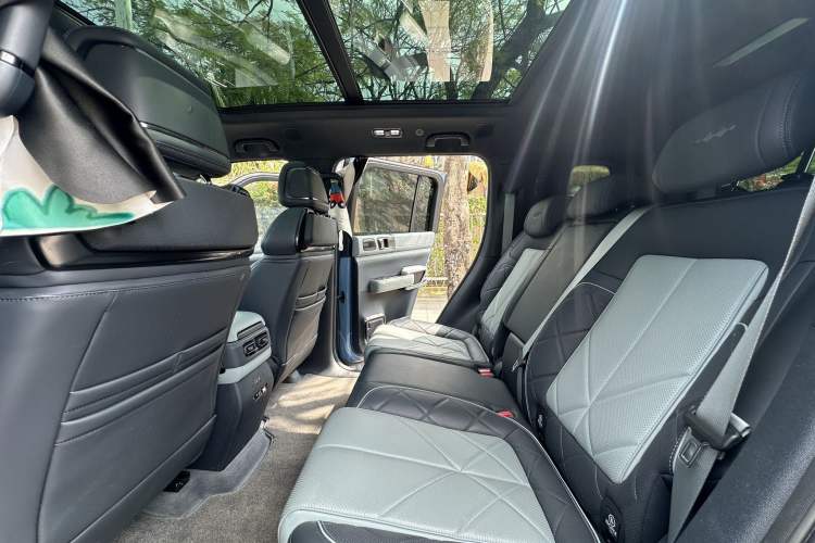 Used Formula Leopard Leopard 5 2023 Navigator Edition