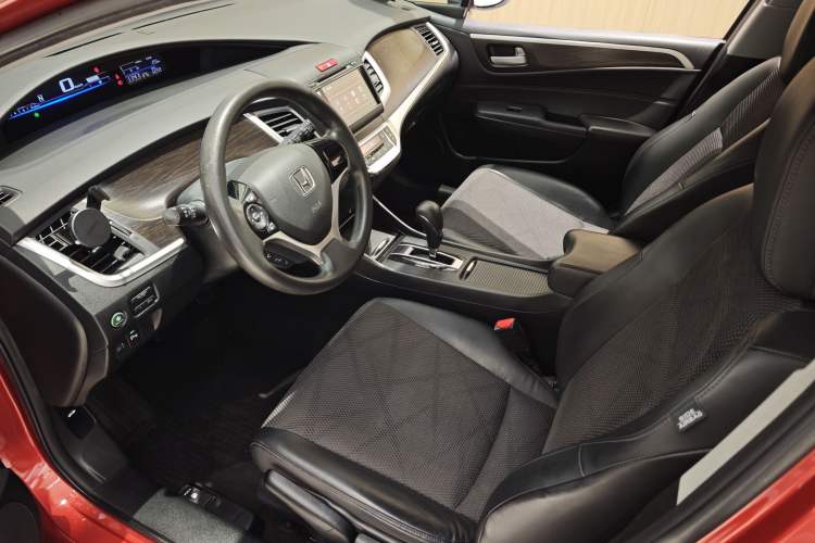 Used Honda Jade 2013 1.8L automatic Comfort version 5 seats Left Front Seat