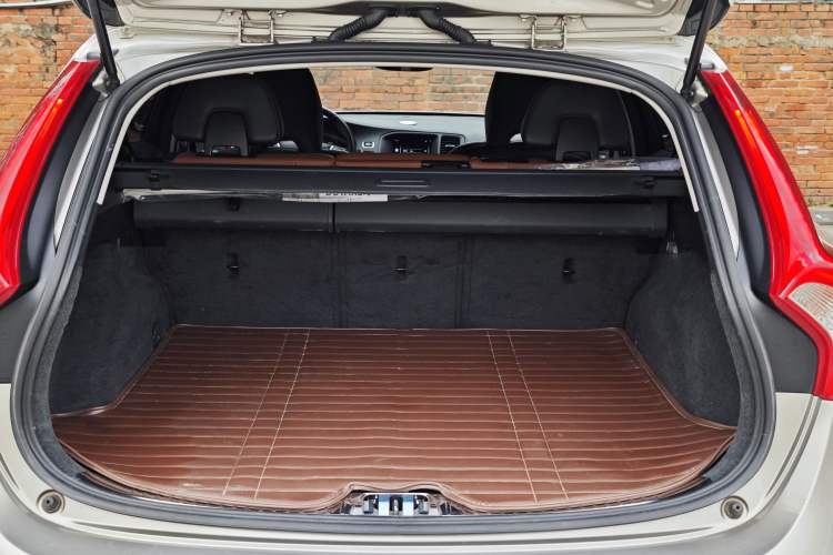 Used Volvo V60 2015 T5 Zhiya Edition