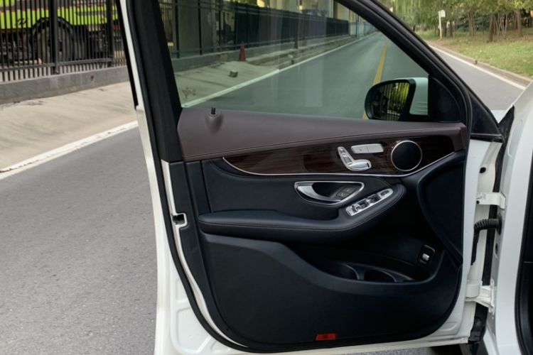 Used Mercedes-Benz GLC 2017 GLC 260 4MATIC Luxury Model
