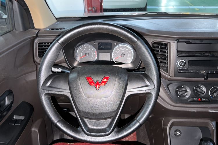 Used Wuling Hongguang V 2022 1.5L Jingqu Version Hydraulic Power Steering LAR Steering Wheel