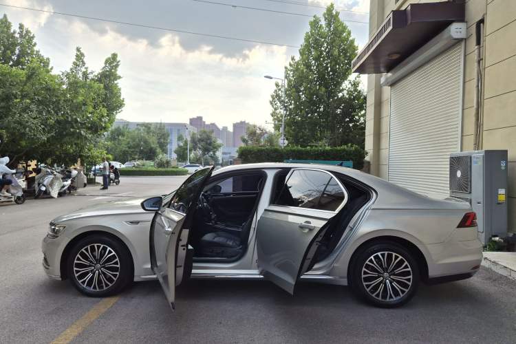 Used Volkswagen Phideon 2018 Revised Version 380TSI Two-Wheel Drive Business Edition