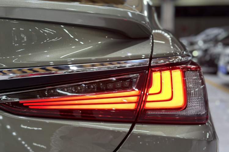 Used Lexus ES 2022 200 Excellence Edition Exterior 8