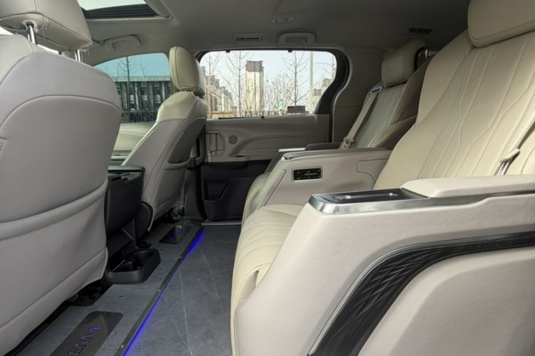 Used Toyota SIENNA 2023 2.5L Hybrid Comfort Edition