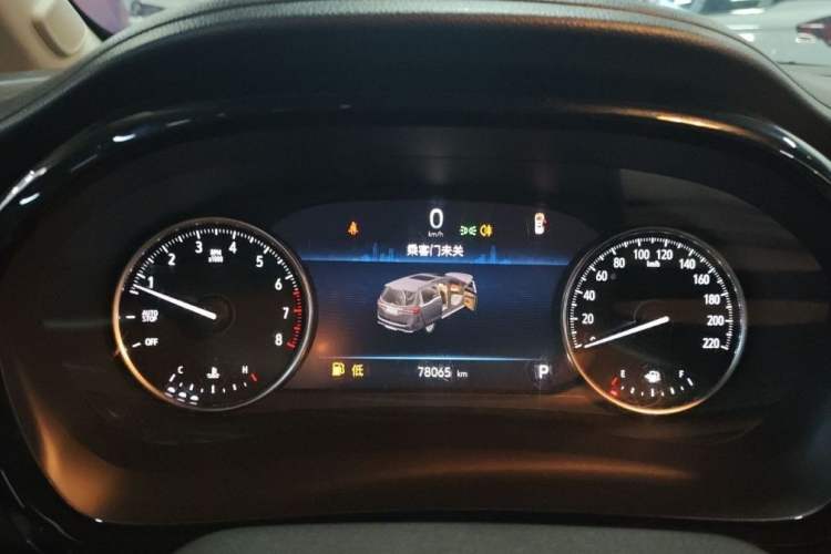 Used Buick GL8 2023 Land Executive Class Comfort Model Odometer Close Up