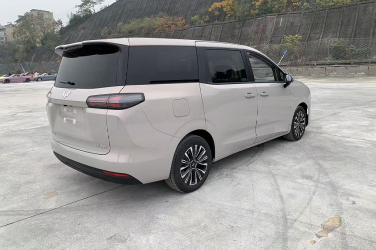 Used Wuling Wuling Starlight 730 2025 Model Plug-in Hybrid 125km Luxury Edition
