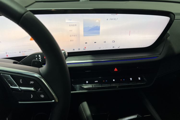 Used Buick Envision 2025 25T Entry-Grade Platinum Edition Interior 2