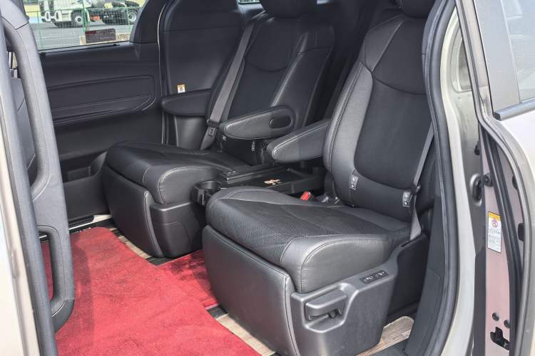 Used Toyota Sienna 2021 2.5L Hybrid Premium Edition