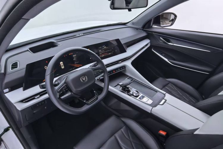 Used Changan CS75 PLUS 2024 3rd Generation Champion Edition 2.0T Intelligent Drive Performance Model
