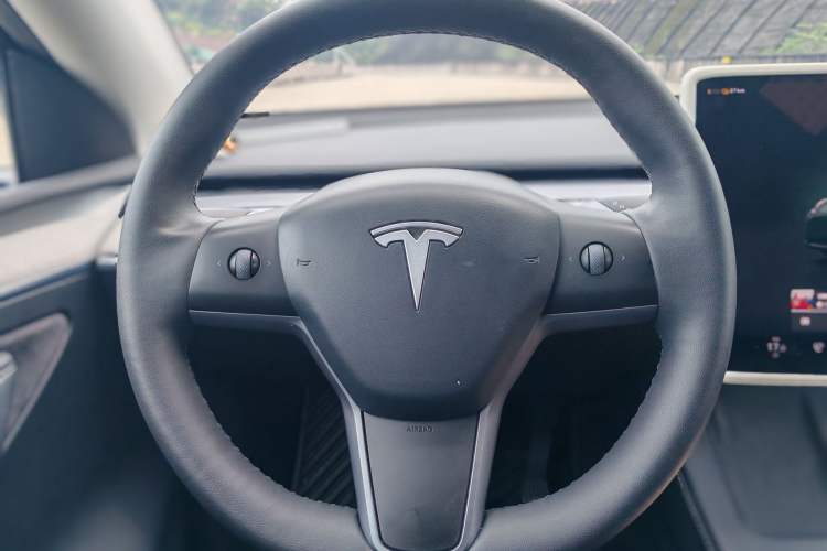 Used Tesla Model Y 2024 Long-Range All-Wheel-Drive Version